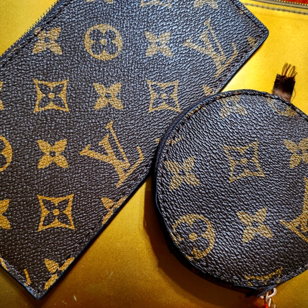 Cute Billford and change purse.  Offers encouraged